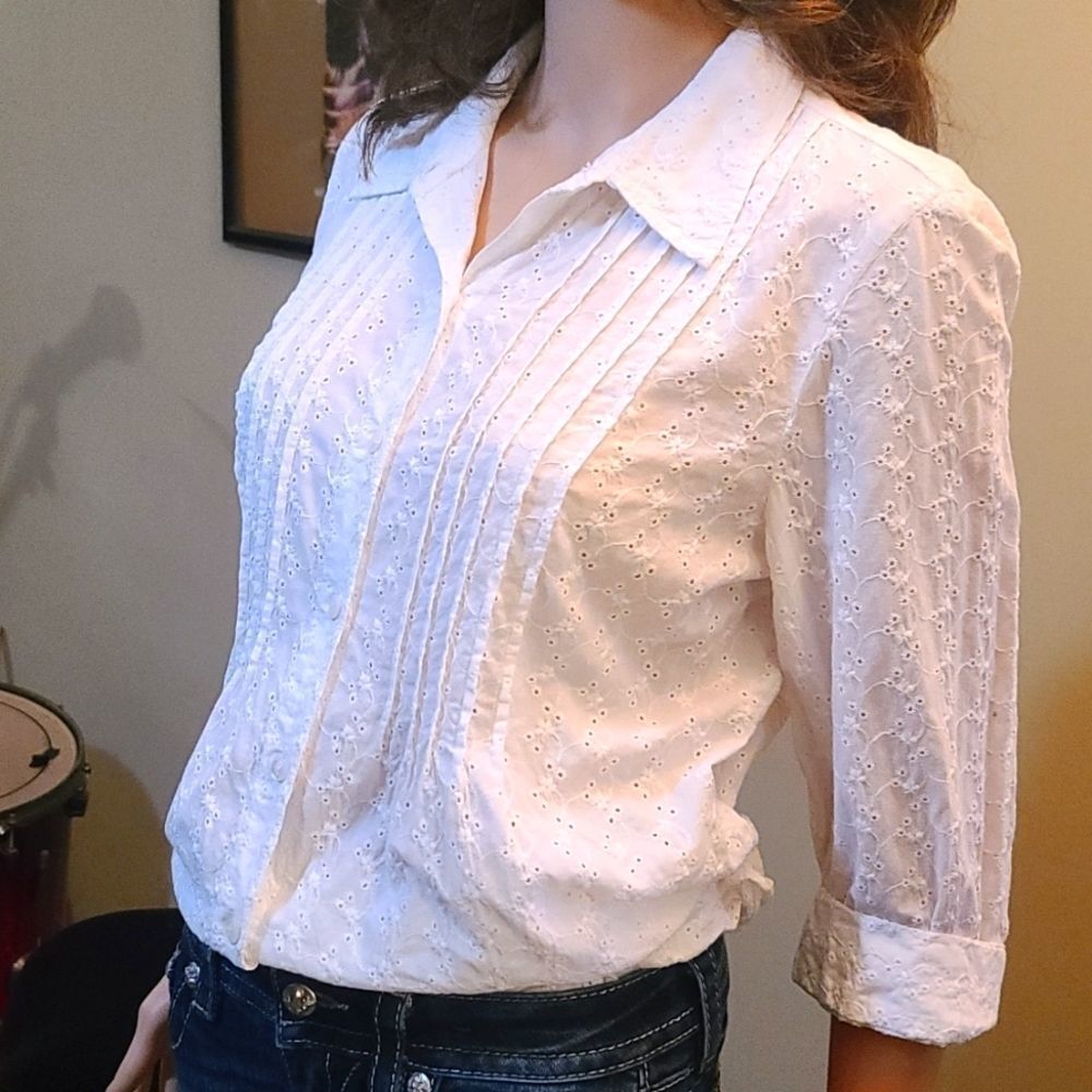 Jh collectables off white eyelet pleated button up